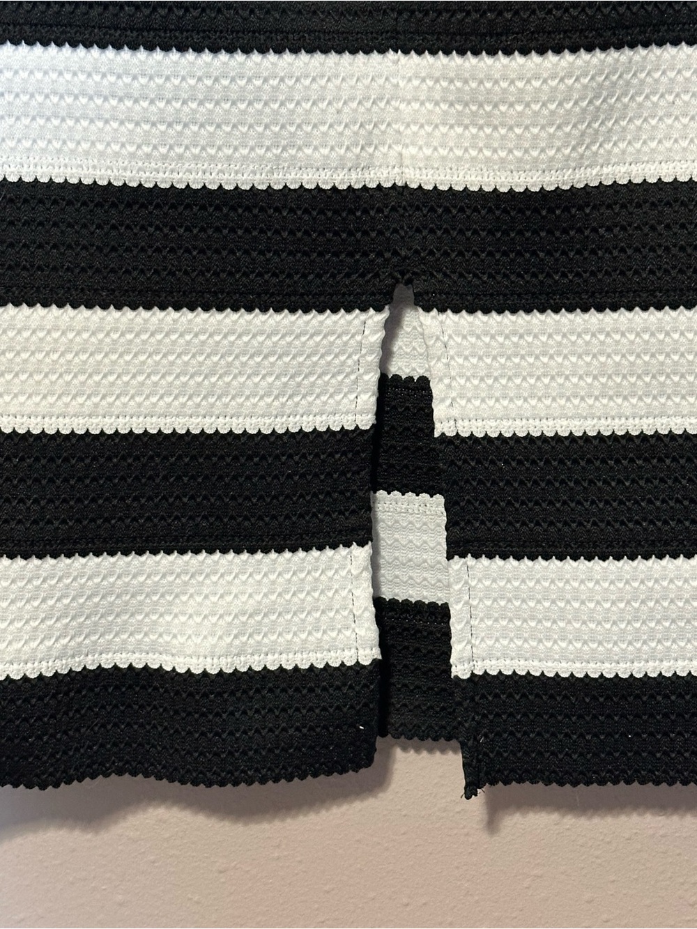 Express Skirt Women’s Sz L Black White Stripe Textured Knit Pencil Midi Bodycon - Picture 4 of 9
